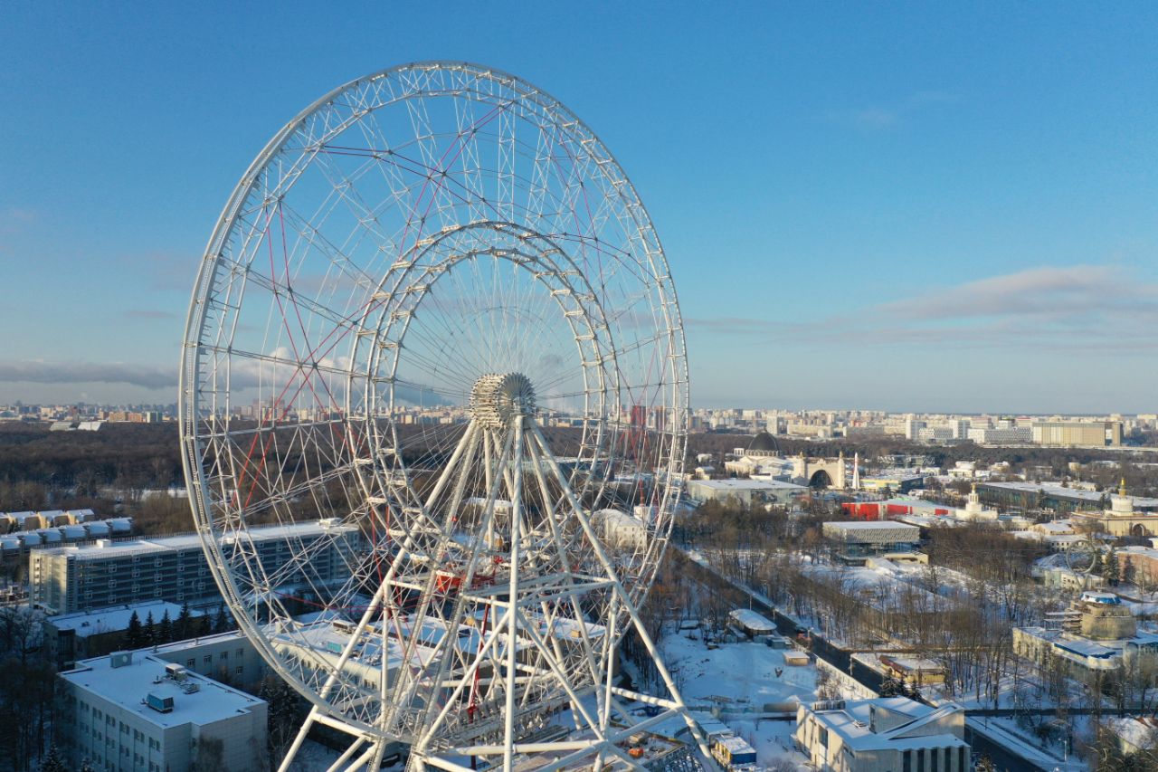 Реализация одного из самых амбициозных строительных проектов столицы — колеса обозрения «Солнце Москвы» вышло на финишную прямую. 