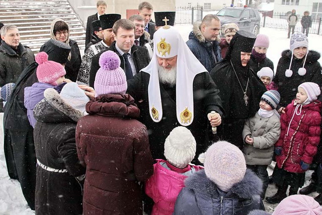 Патриарх посетил Хотьковский монастырь и провел службу в Троице-Сергиевой лавре
