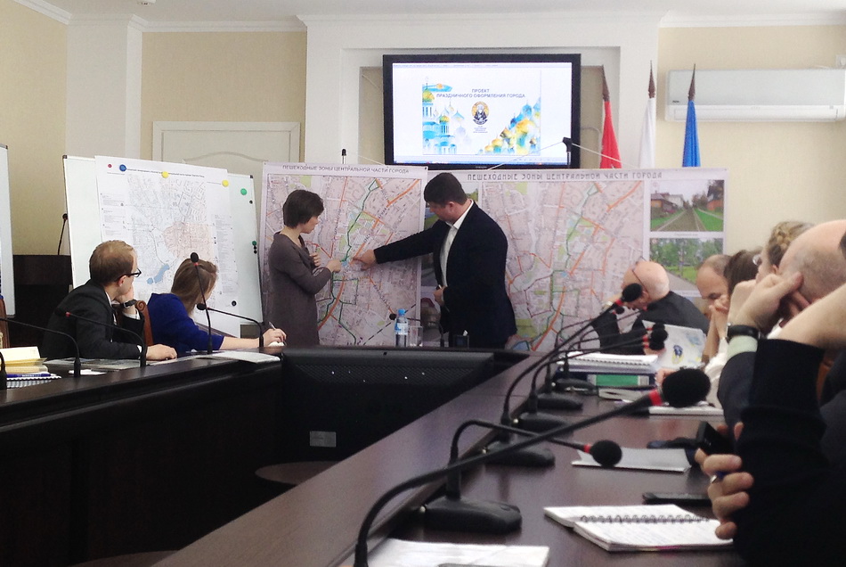 Владимир Слепцов провел совещание по вопросу создания пешеходных зон