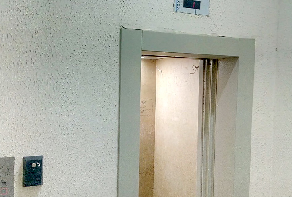 По предписанию Госжилинспекции управляющая компания запустила лифты в пушкинской новостройке